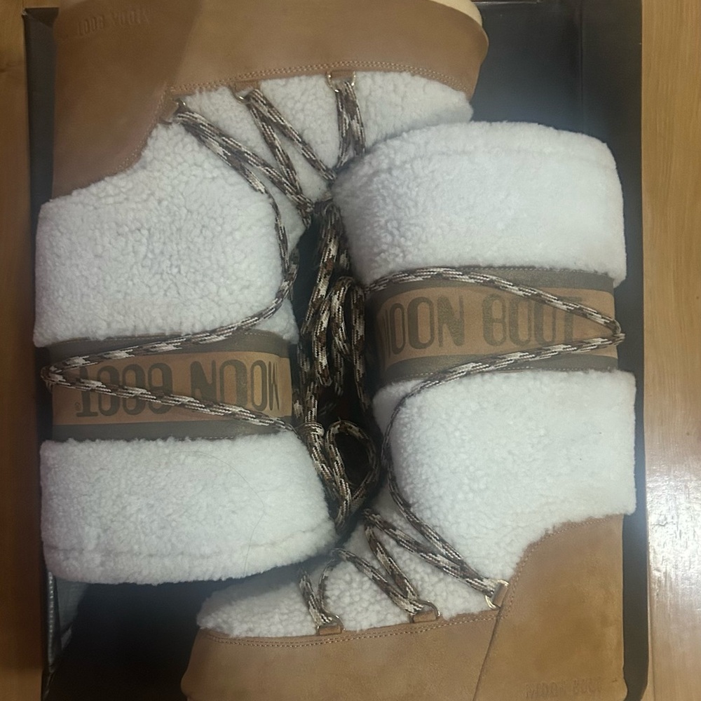 Shearling Moonboots   Worn twice